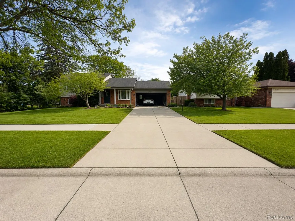 3757 Oxley Drive Troy City, MI 48083