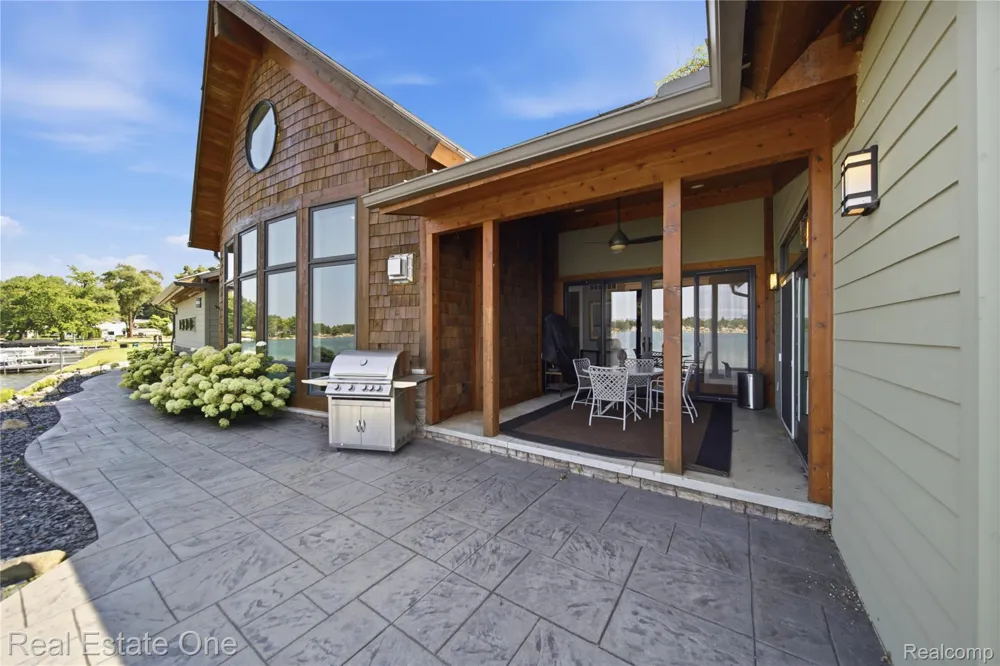 9276 Silverside Green Oak Township, MI 48178