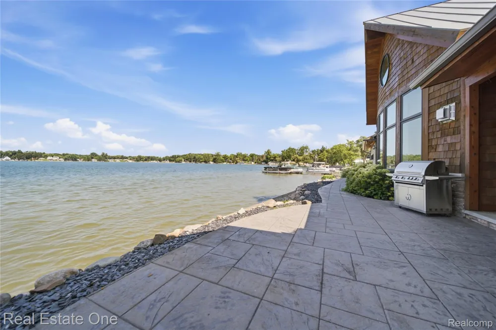 9276 Silverside Green Oak Township, MI 48178