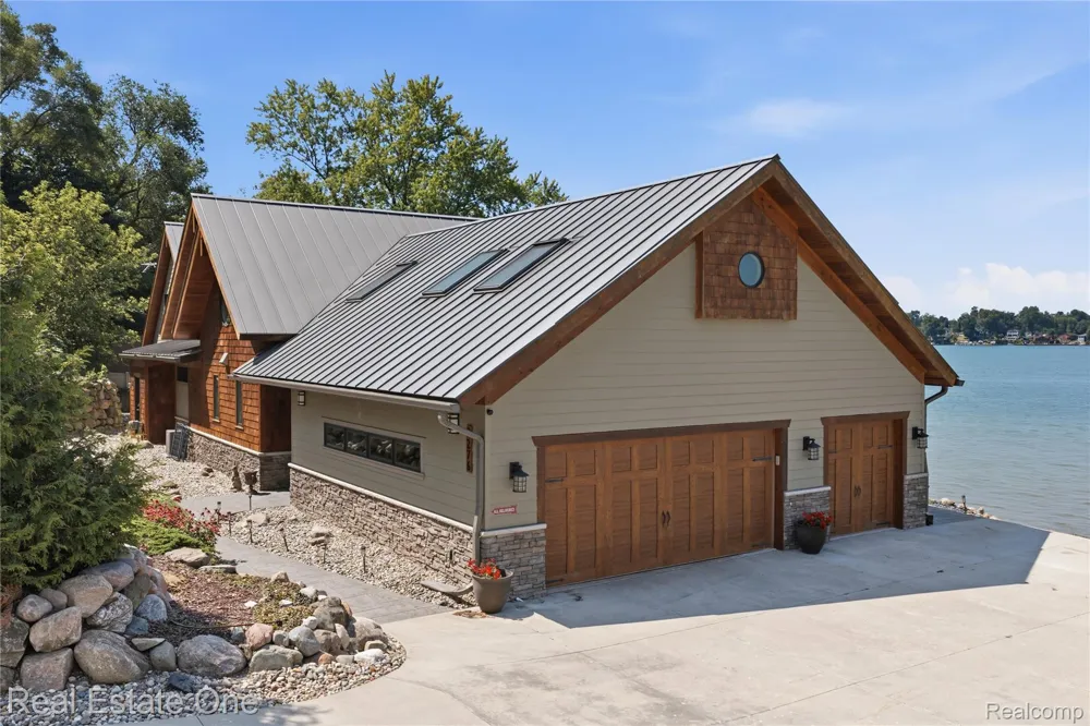 9276 Silverside Green Oak Township, MI 48178