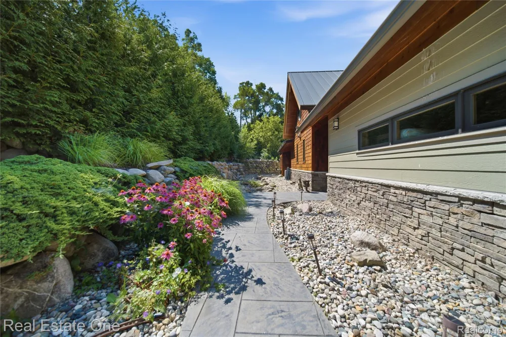 9276 Silverside Green Oak Township, MI 48178