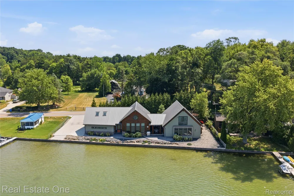9276 Silverside Green Oak Township, MI 48178