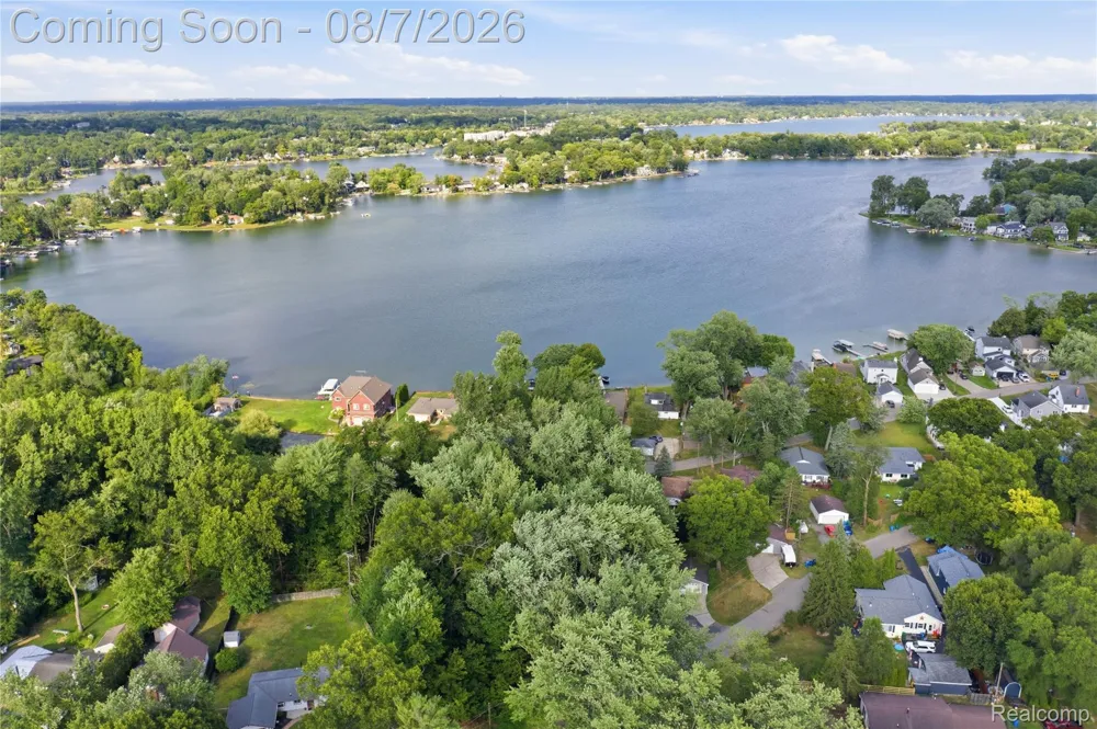 Gittins Street Commerce Charter Township, MI 48382