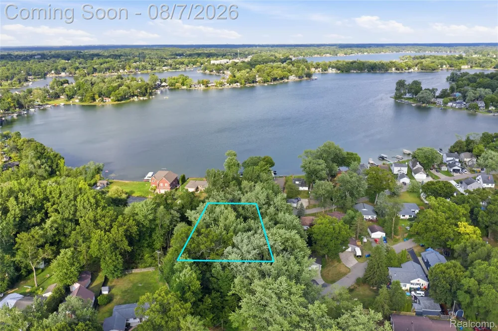 Gittins Street Commerce Charter Township, MI 48382