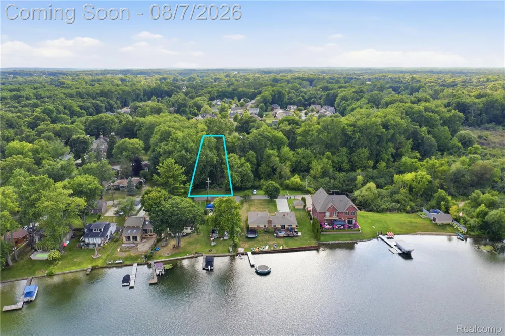 Gittins Street Commerce Charter Township, MI 48382