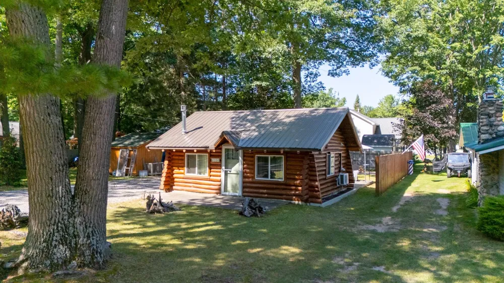 305 Devonshire Drive Denton Township, MI 48651