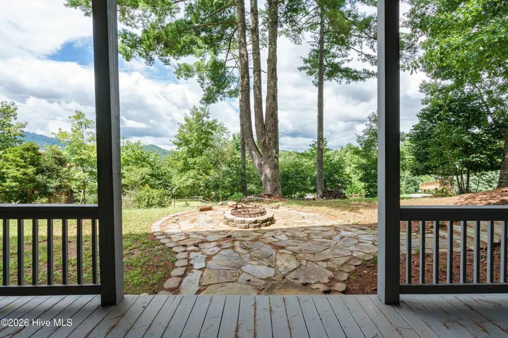98 Dunrunnin Pointe Murphy, NC 28906
