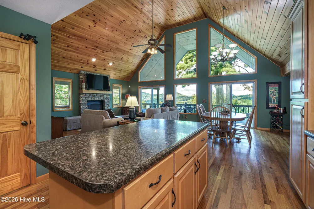 98 Dunrunnin Pointe Murphy, NC 28906