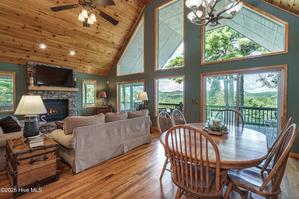 98 Dunrunnin Pointe Murphy, NC 28906