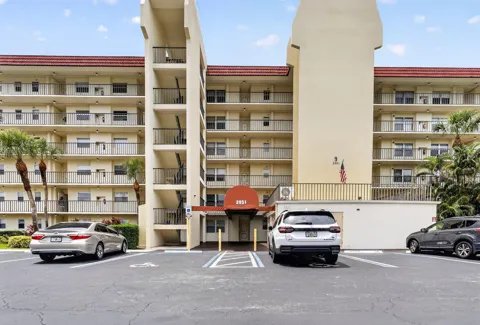 3951 Via Poinciana #209