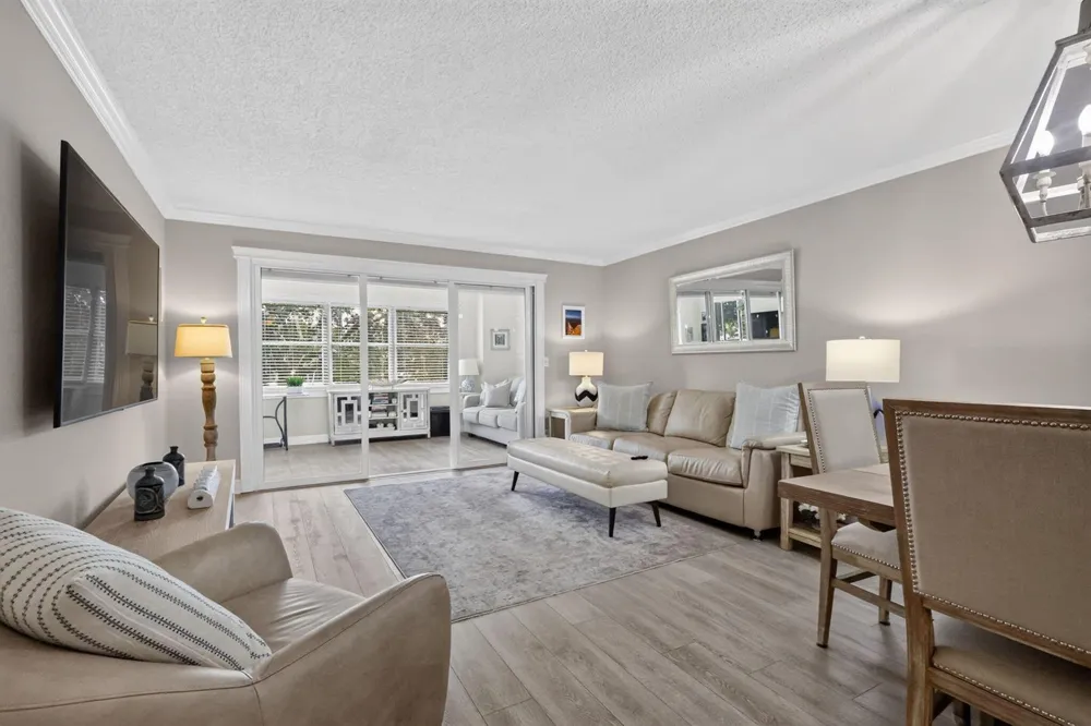 3951 Via Poinciana #209 Lake Worth, FL 33467