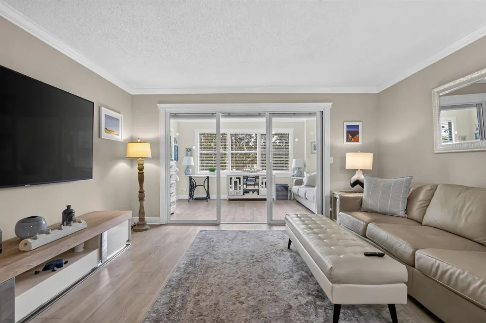 3951 Via Poinciana #209 Lake Worth, FL 33467