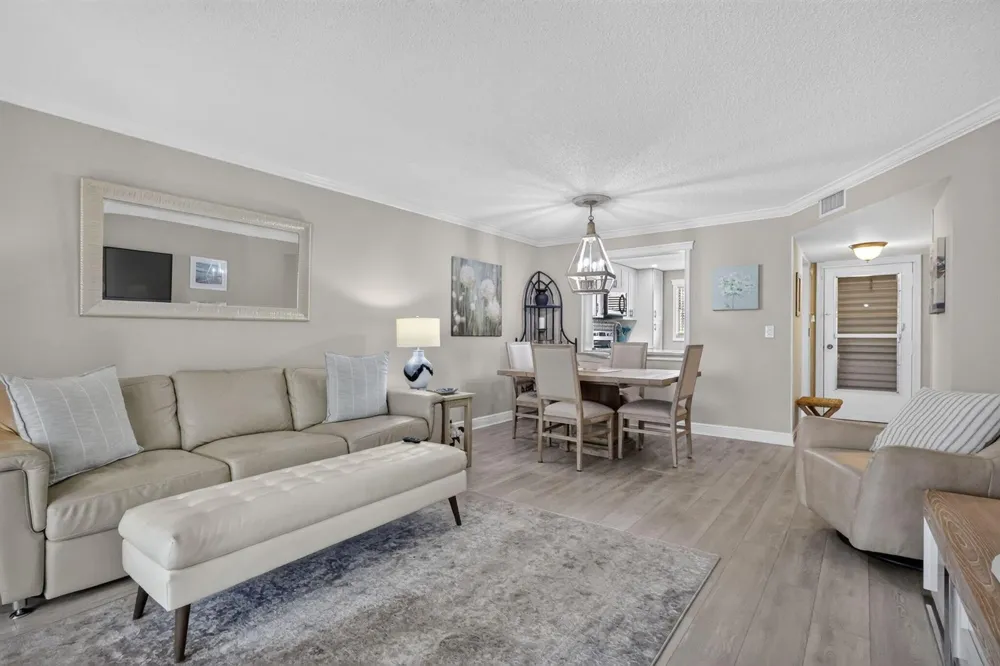 3951 Via Poinciana #209 Lake Worth, FL 33467