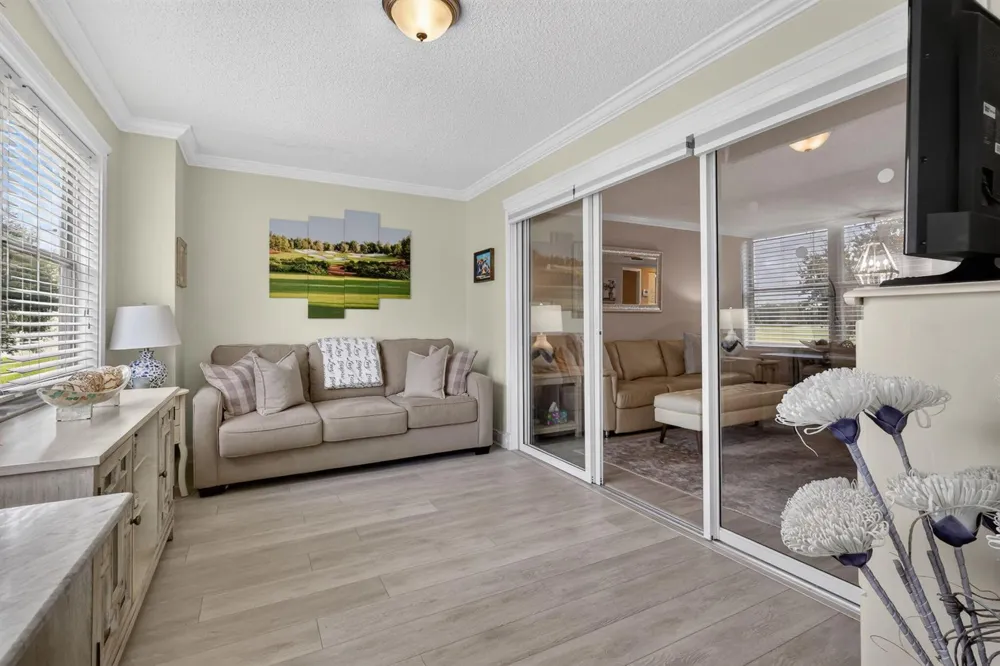 3951 Via Poinciana #209 Lake Worth, FL 33467