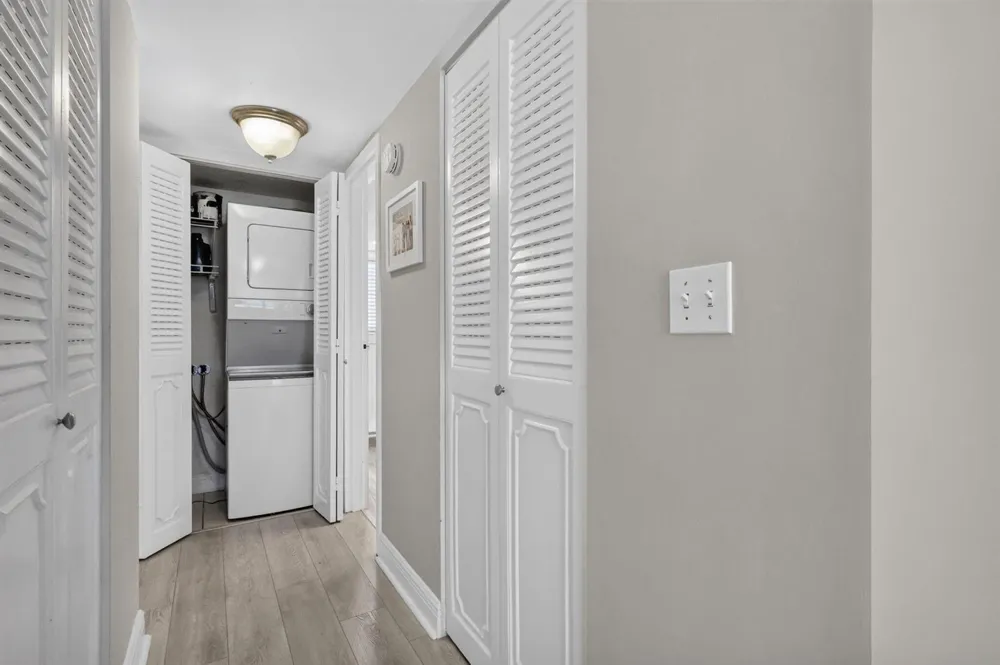 3951 Via Poinciana #209 Lake Worth, FL 33467