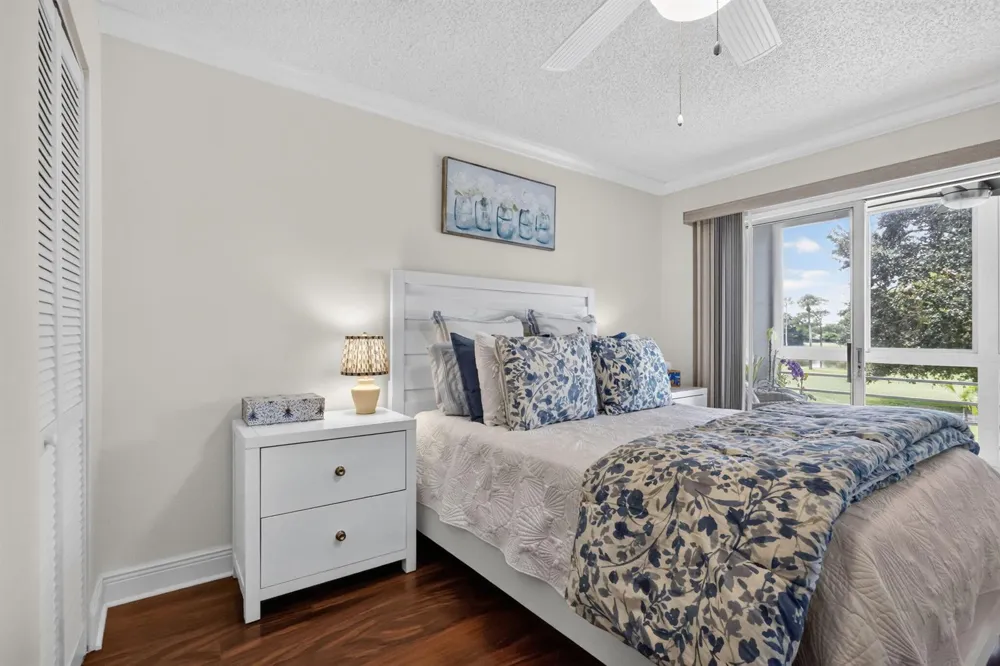 3951 Via Poinciana #209 Lake Worth, FL 33467
