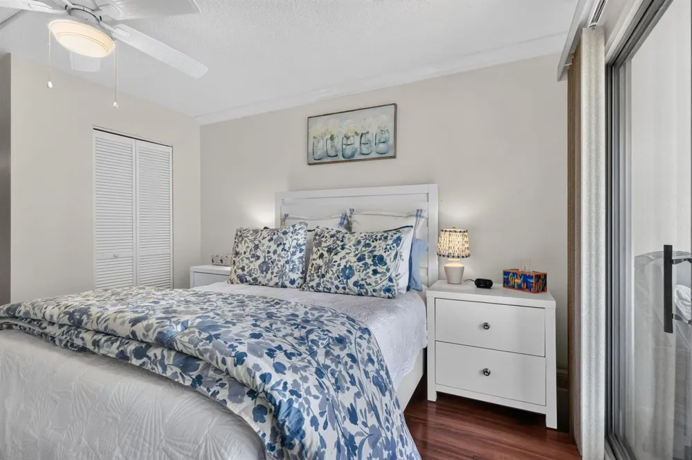 3951 Via Poinciana #209 Lake Worth, FL 33467