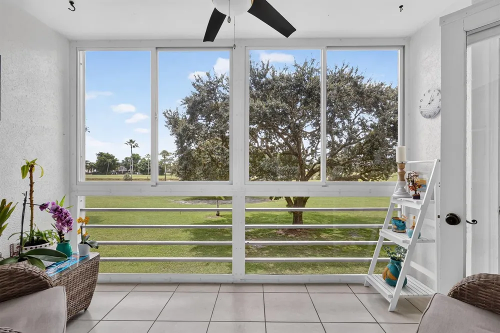 3951 Via Poinciana #209 Lake Worth, FL 33467