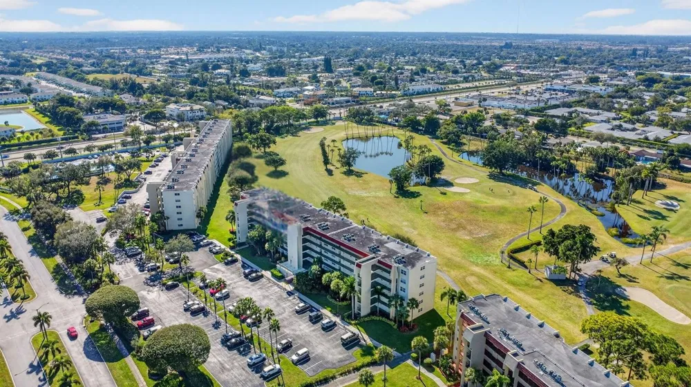 3951 Via Poinciana #209 Lake Worth, FL 33467