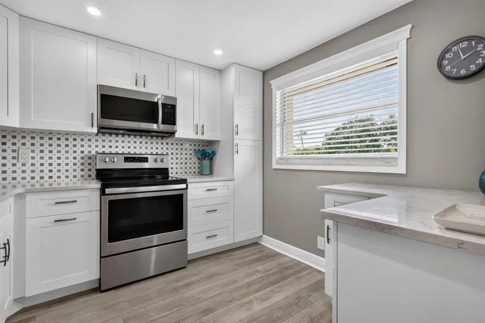 3951 Via Poinciana #209 Lake Worth, FL 33467