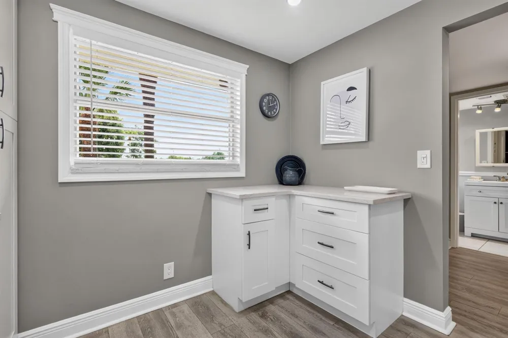 3951 Via Poinciana #209 Lake Worth, FL 33467