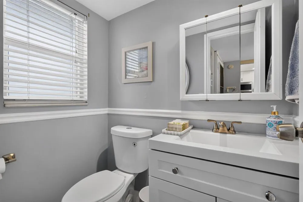 3951 Via Poinciana #209 Lake Worth, FL 33467