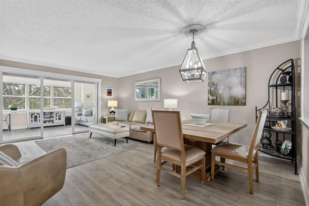 3951 Via Poinciana #209 Lake Worth, FL 33467