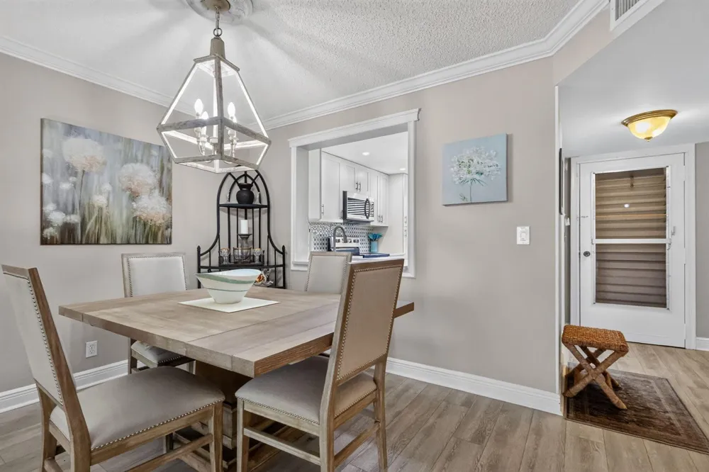 3951 Via Poinciana #209 Lake Worth, FL 33467