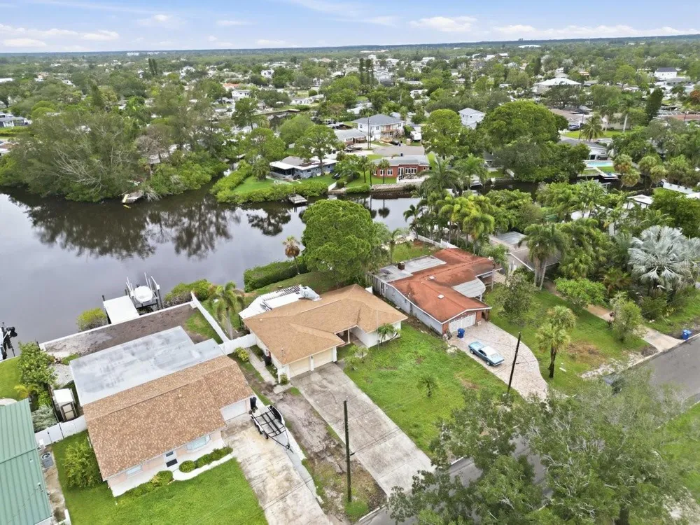4400 HUNTINGTON STREET NE St Petersburg, FL 33703