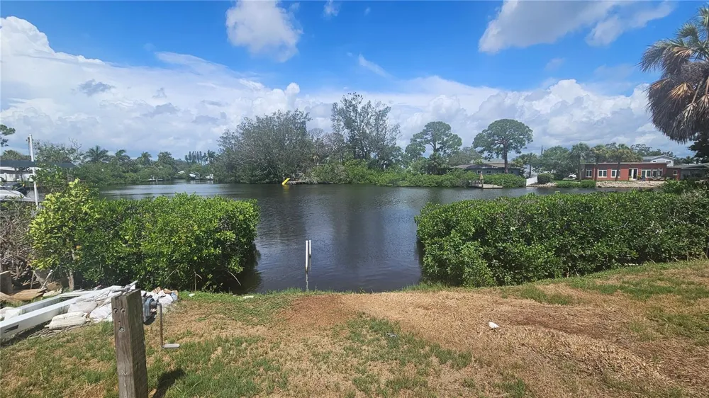 4400 HUNTINGTON STREET NE St Petersburg, FL 33703