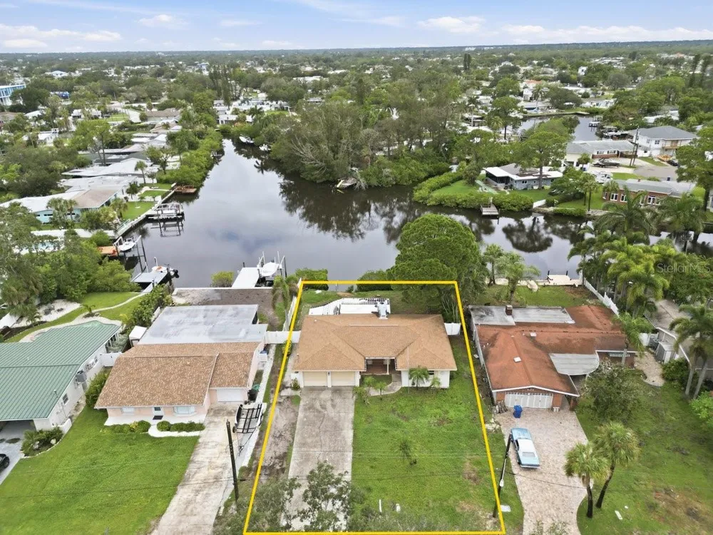 4400 HUNTINGTON STREET NE St Petersburg, FL 33703