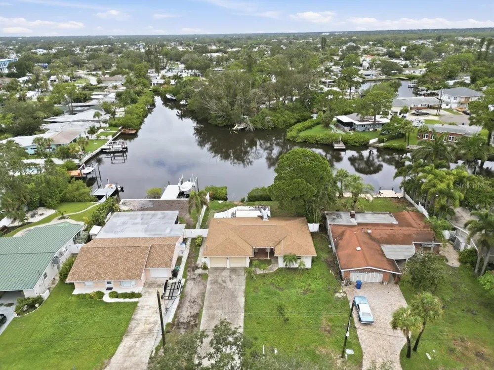 4400 HUNTINGTON STREET NE St Petersburg, FL 33703