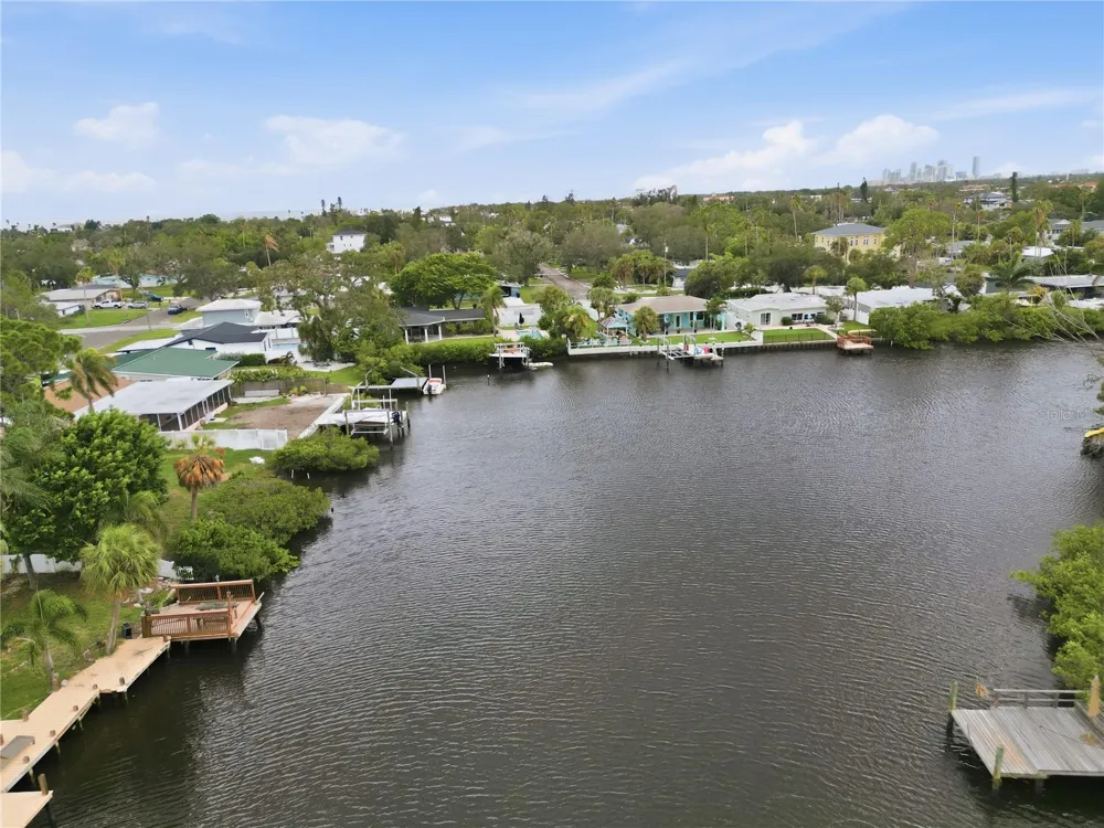 4400 HUNTINGTON STREET NE St Petersburg, FL 33703