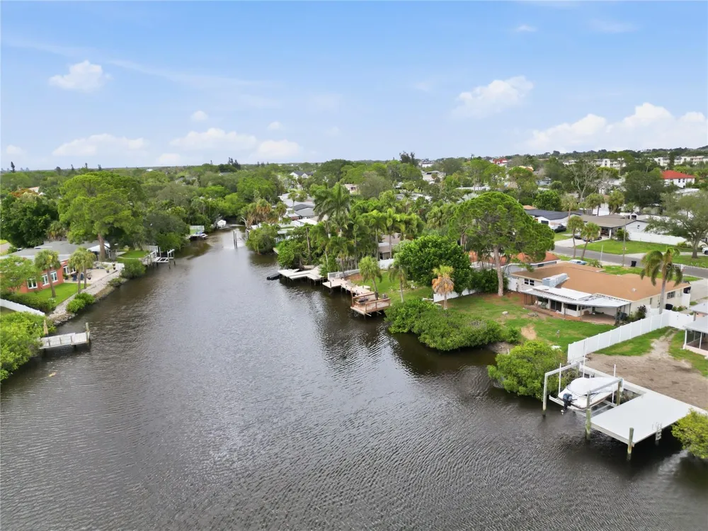 4400 HUNTINGTON STREET NE St Petersburg, FL 33703