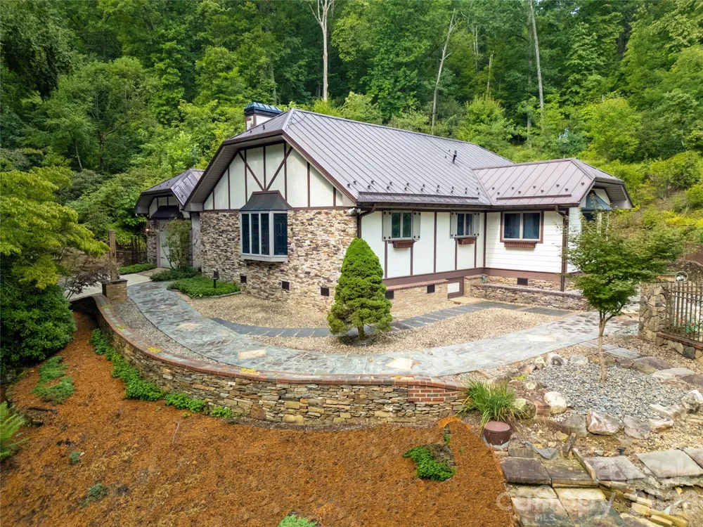 275 Hubbard Hollow Road Rosman, NC 28772