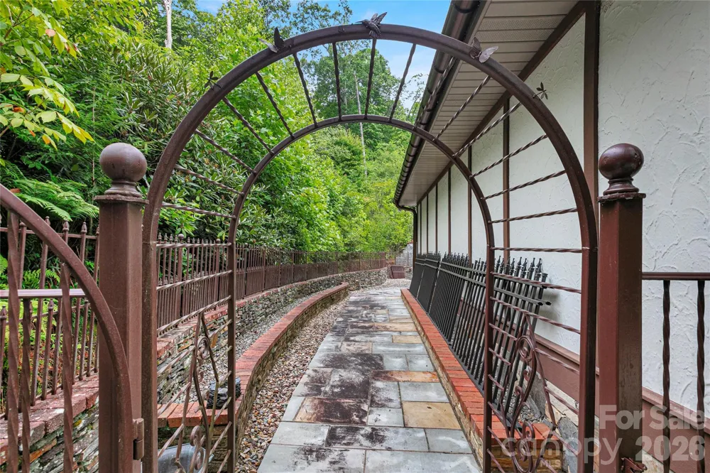 275 Hubbard Hollow Road Rosman, NC 28772