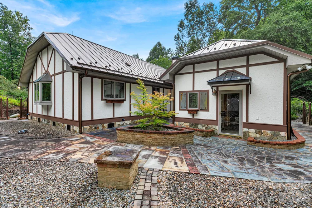 275 Hubbard Hollow Road Rosman, NC 28772