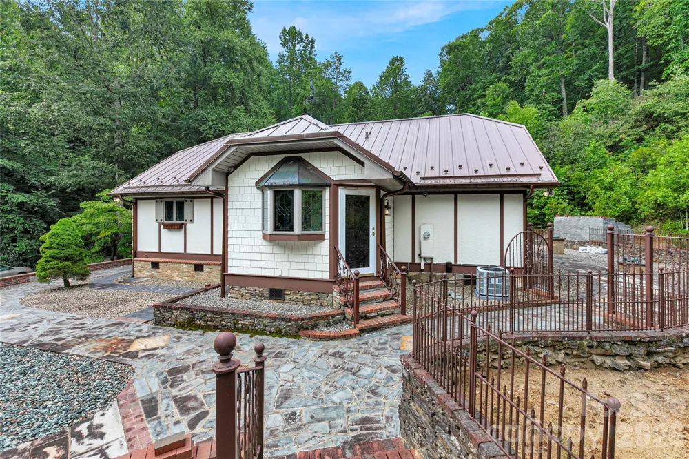275 Hubbard Hollow Road Rosman, NC 28772