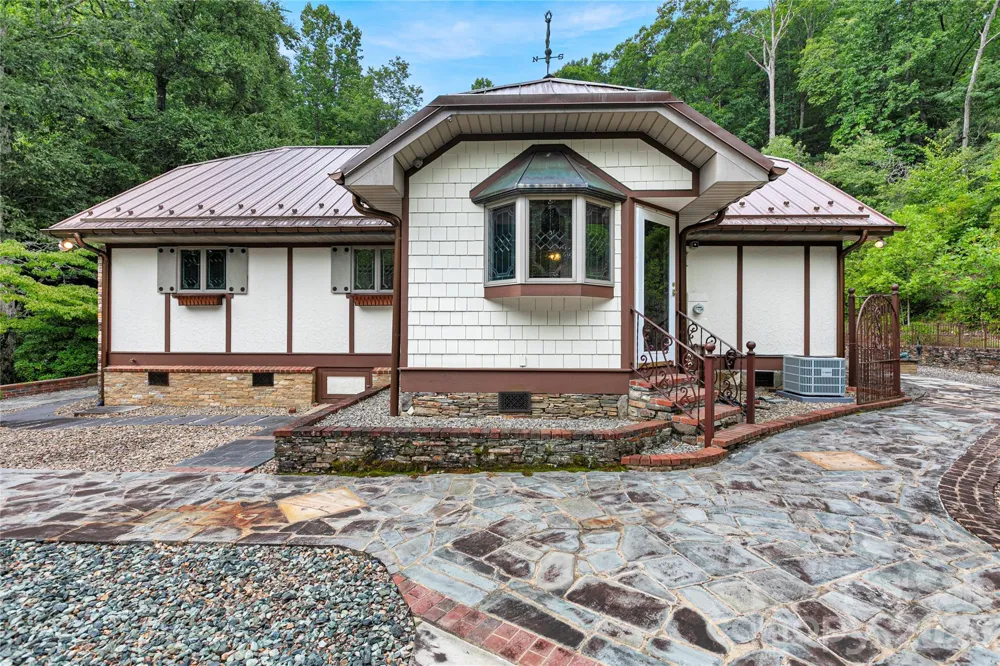 275 Hubbard Hollow Road Rosman, NC 28772