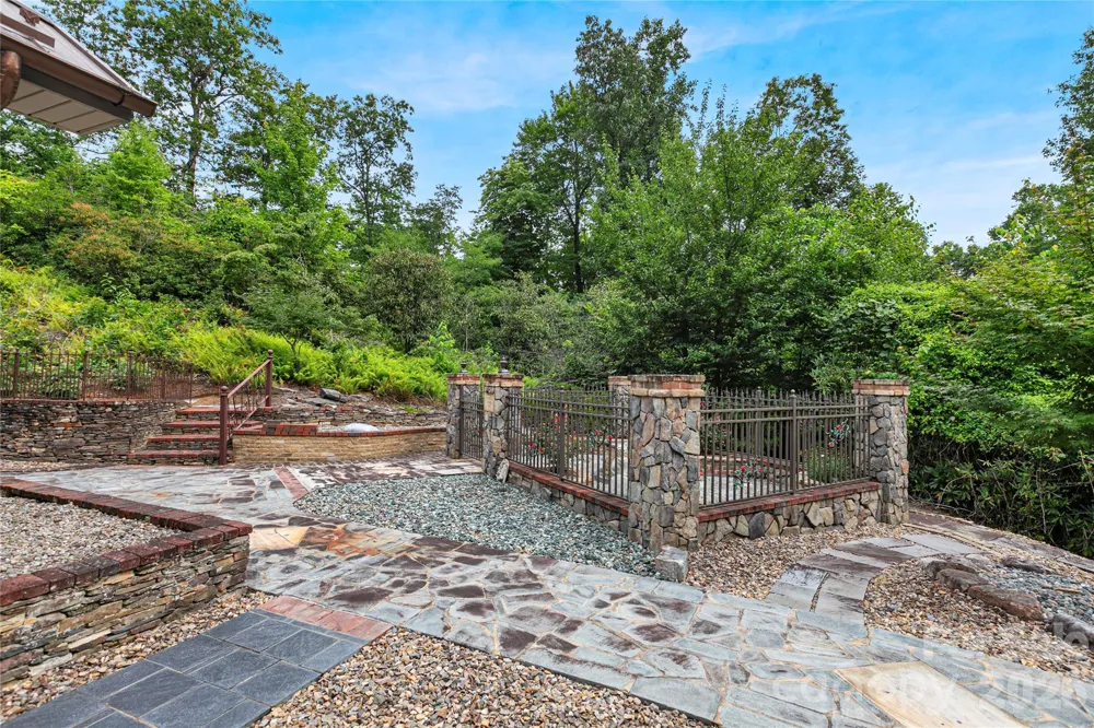 275 Hubbard Hollow Road Rosman, NC 28772