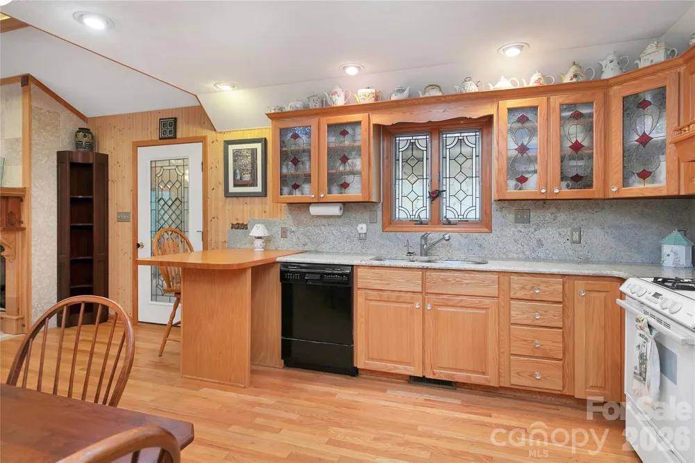 275 Hubbard Hollow Road Rosman, NC 28772
