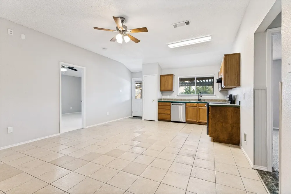 6124 Nelson Terrace Watauga, TX 76148