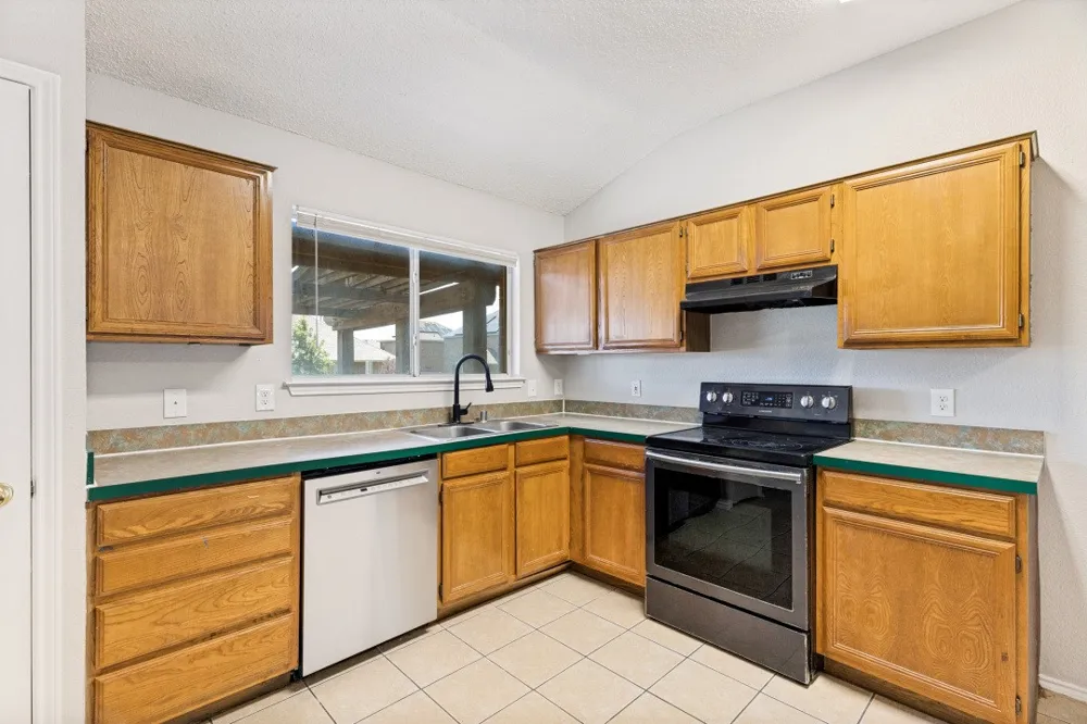6124 Nelson Terrace Watauga, TX 76148