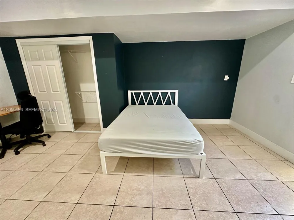 16025 SW 53rd Ter #Efficiency Miami, FL 33185