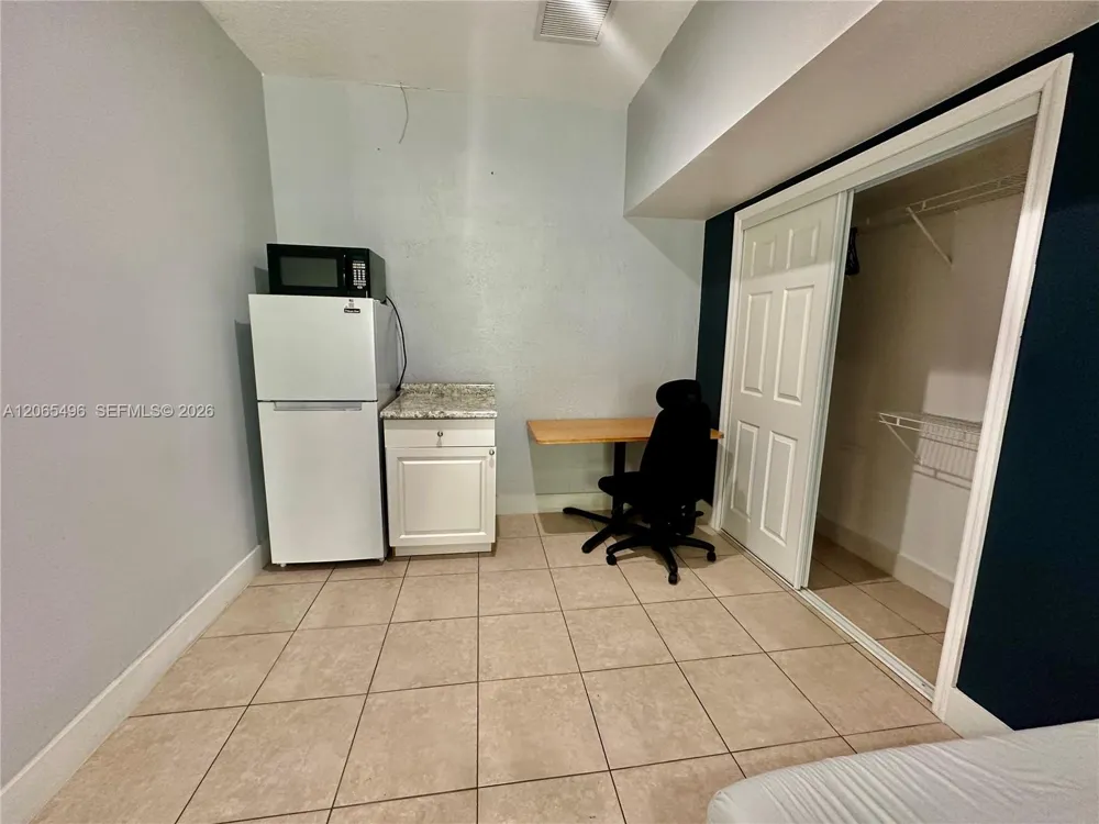 16025 SW 53rd Ter #Efficiency Miami, FL 33185