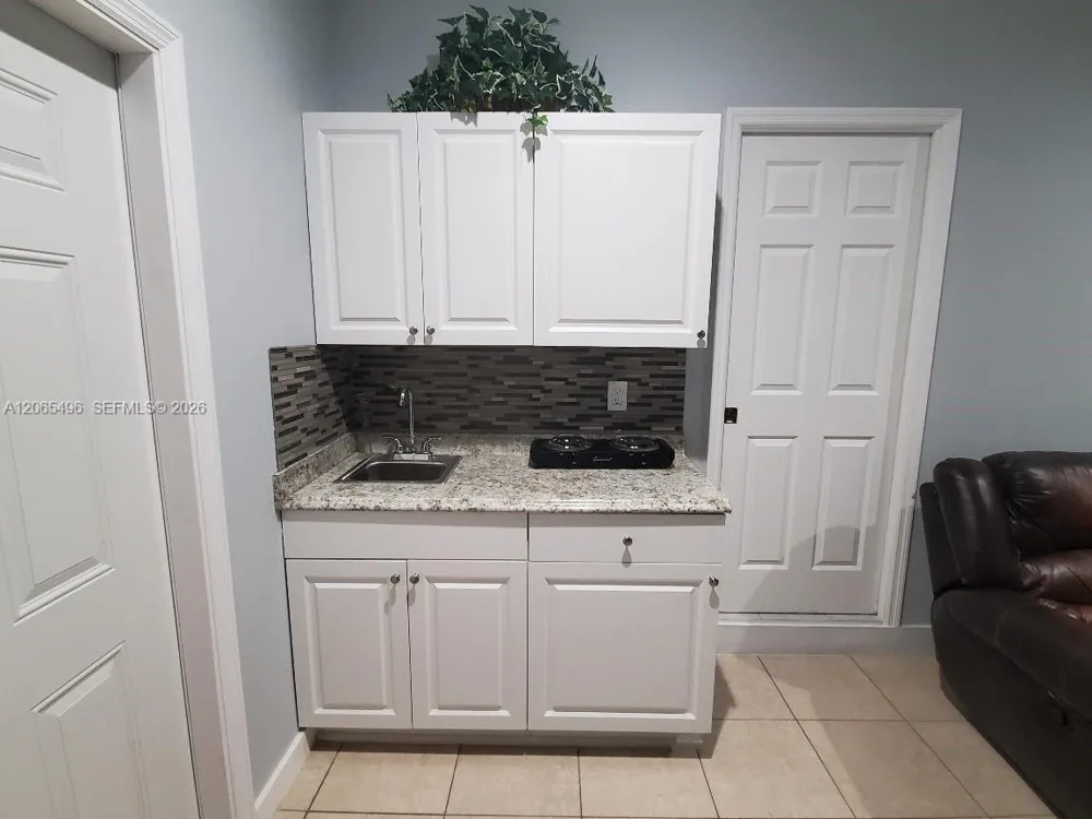 16025 SW 53rd Ter #Efficiency Miami, FL 33185