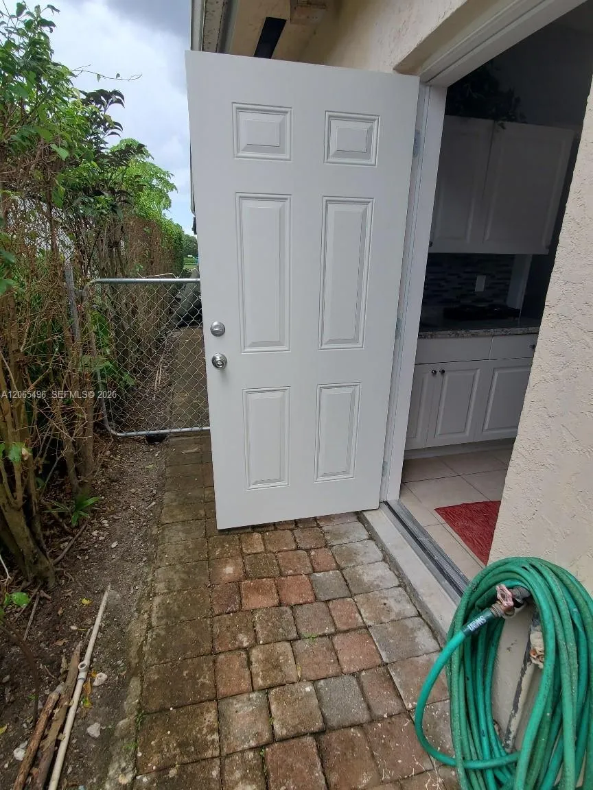 16025 SW 53rd Ter #Efficiency Miami, FL 33185