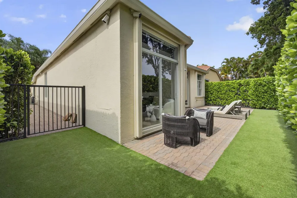 9469 Via Elegante Wellington, FL 33411