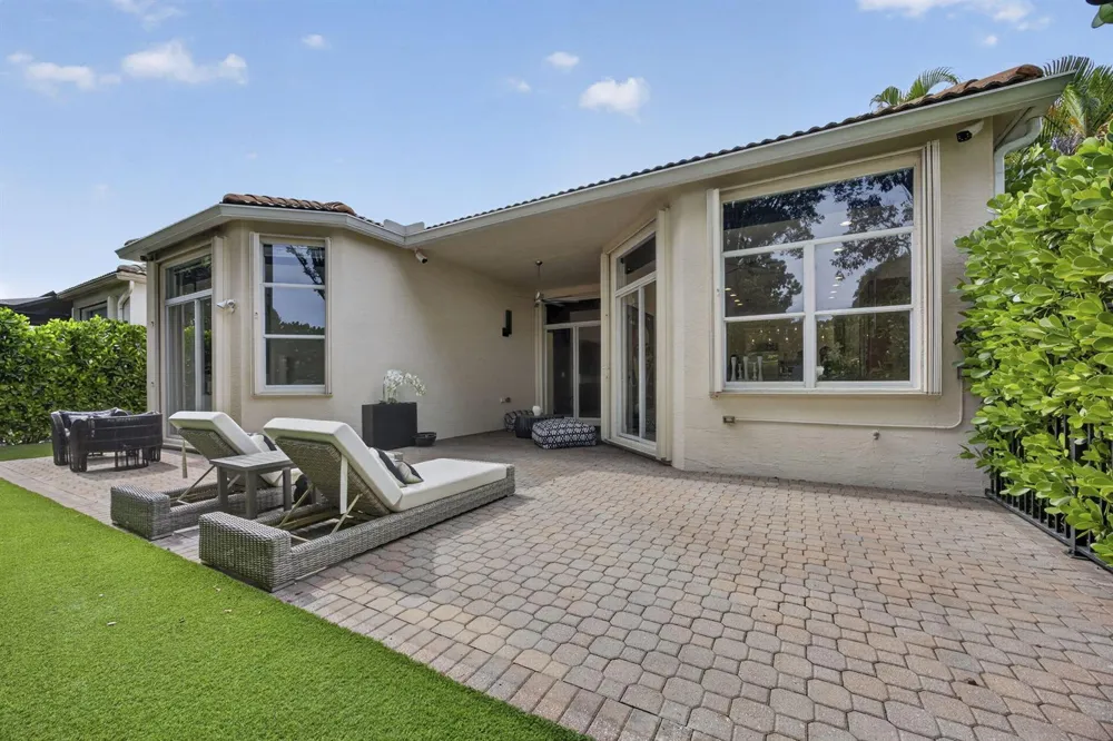 9469 Via Elegante Wellington, FL 33411