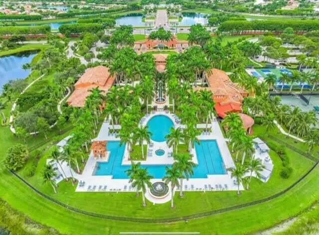 9469 Via Elegante Wellington, FL 33411